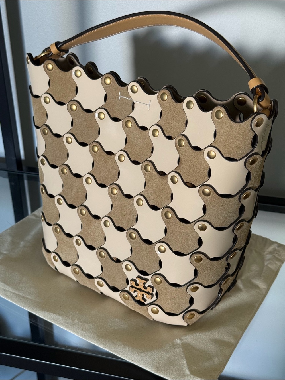 Tory Burch McGraw Jigsaw Bucket Bag - Picture 1 of 5